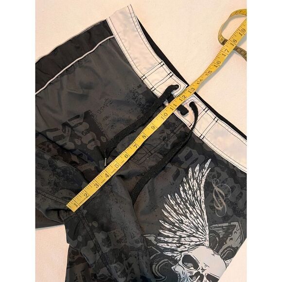 Blue Sol Black Winged Skull Board Shorts - 34 - Picture 7 of 8
